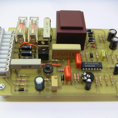 REGULADOR DE VELOCIDAD PARA MOTORES VCC